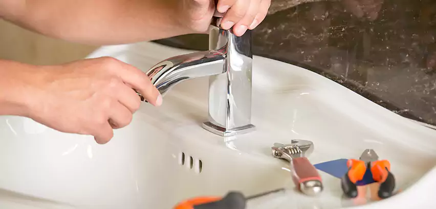 Bathtub Faucet Replacement in Bella Vista